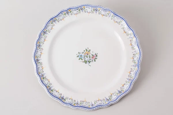 Assiette plate Louis XV décor bouquet polychrome et frise