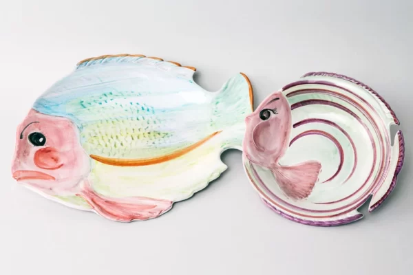 Dinner plates in shape of fish