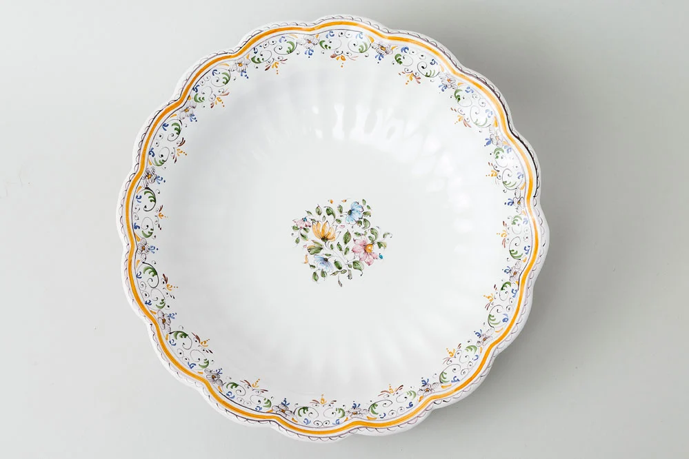 Louis XV bowl with polychrome bouquet motif