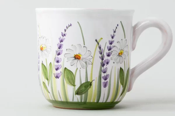 Mug with daisies and lavender motif