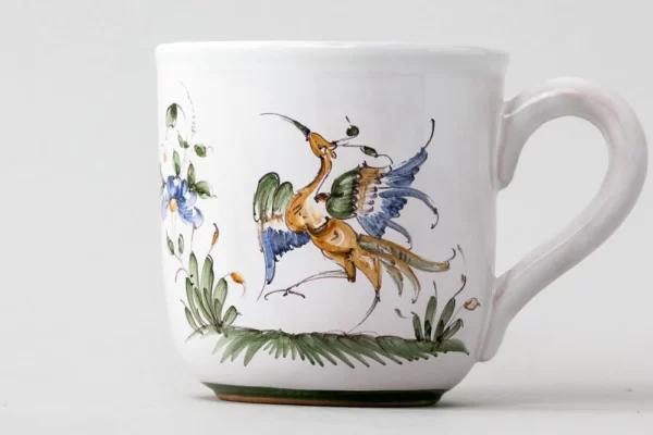 Mug with polychrome bird motif