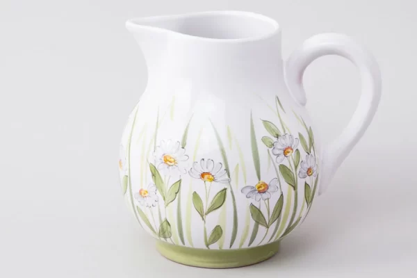 Provençal pitcher with daisies motif