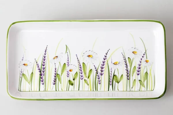 Cake platter with daisies and lavender motif