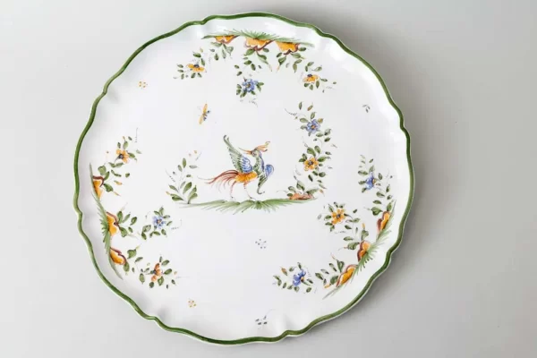 Pie platter with polychrome bird motif