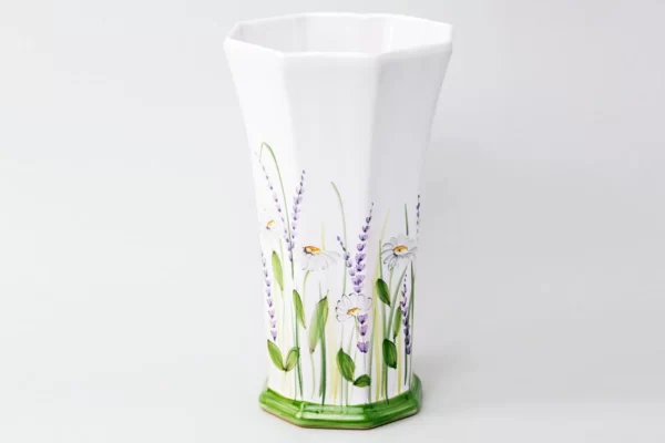 Octogonal vase with daisies and lavender motif