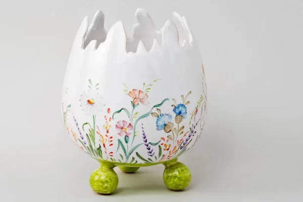 Egg vase with wild flowers motif