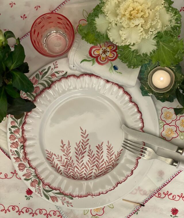 Bienvenu décembre 🎄#moustierssaintemarie #decembre2023 #artderecevoir #artdelatable #tablesettings #noëlenprovence #dinnerware